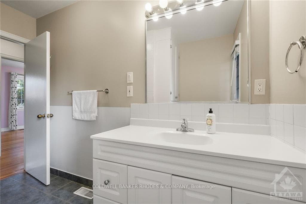 1370 DOWLER Avenue photo 22