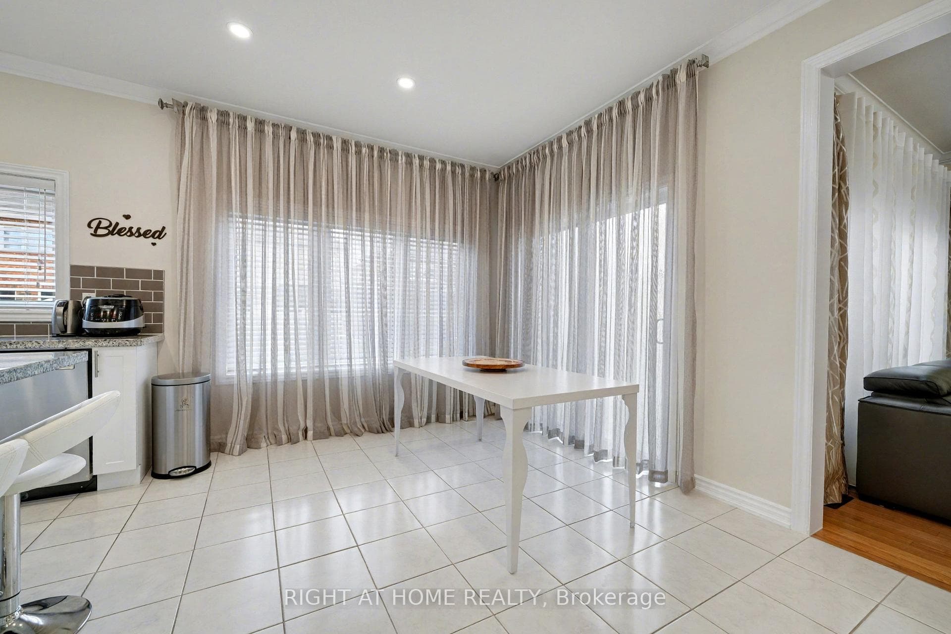 1016 Wickham Road photo 10