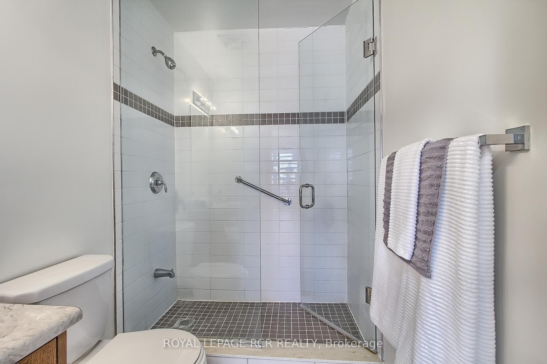 128 Barrie Street Unit 204 photo 22
