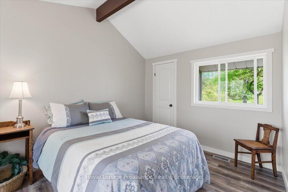 659 Moira Road photo 32