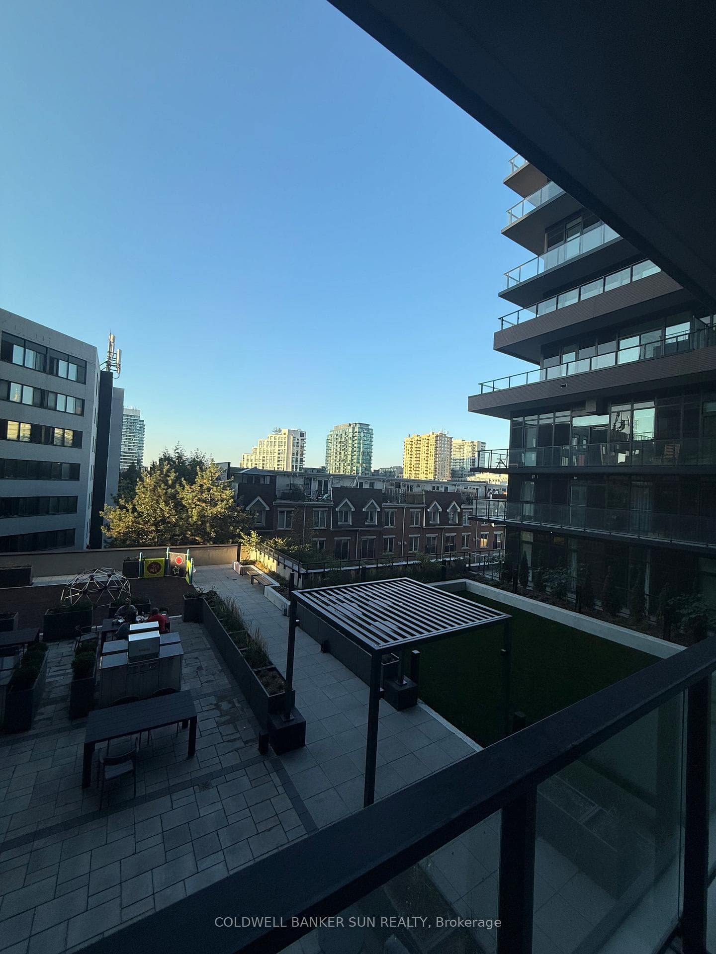 285 Dufferin Street Unit 302 photo 12