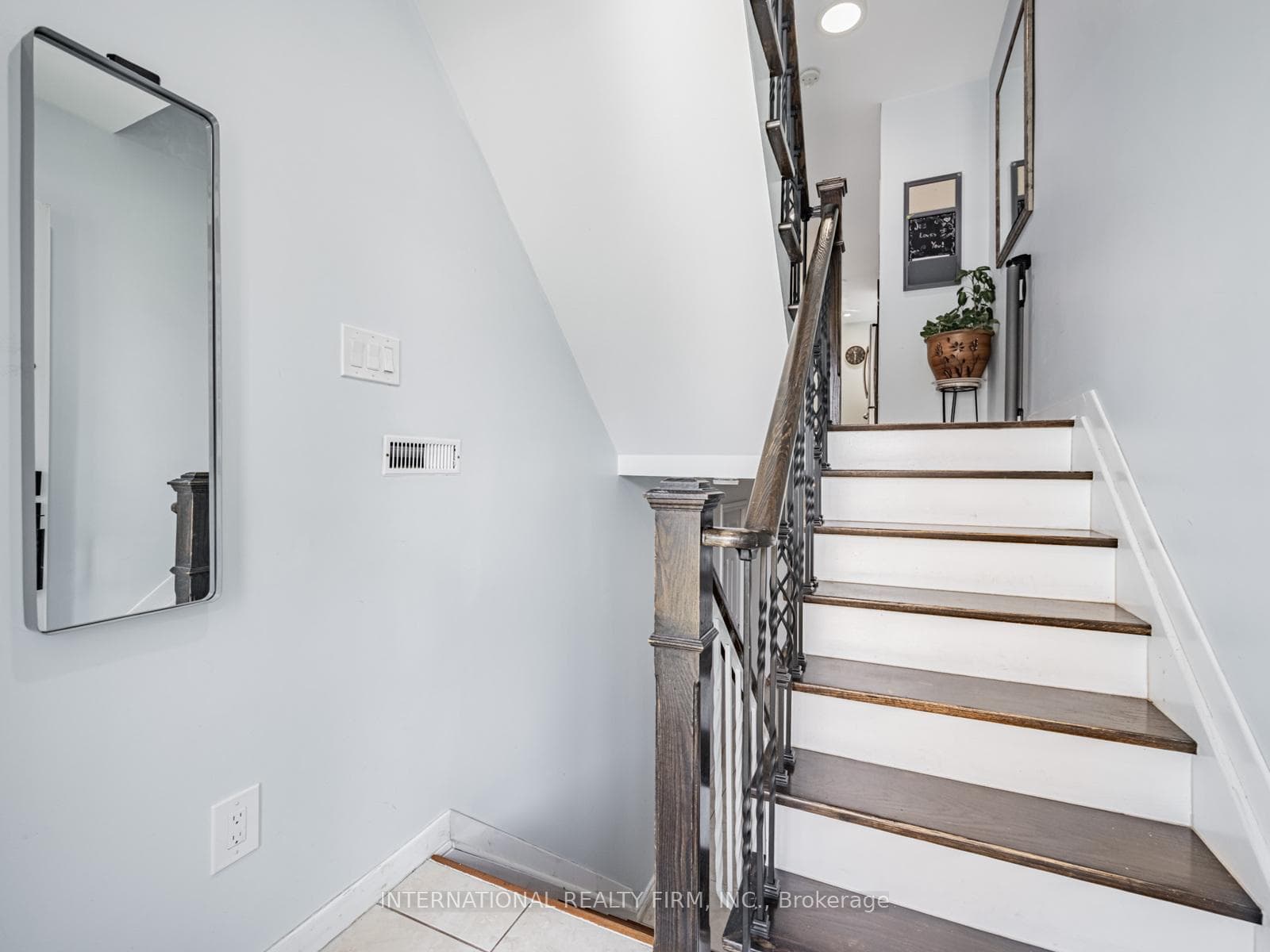 49 Lapp Street photo 5