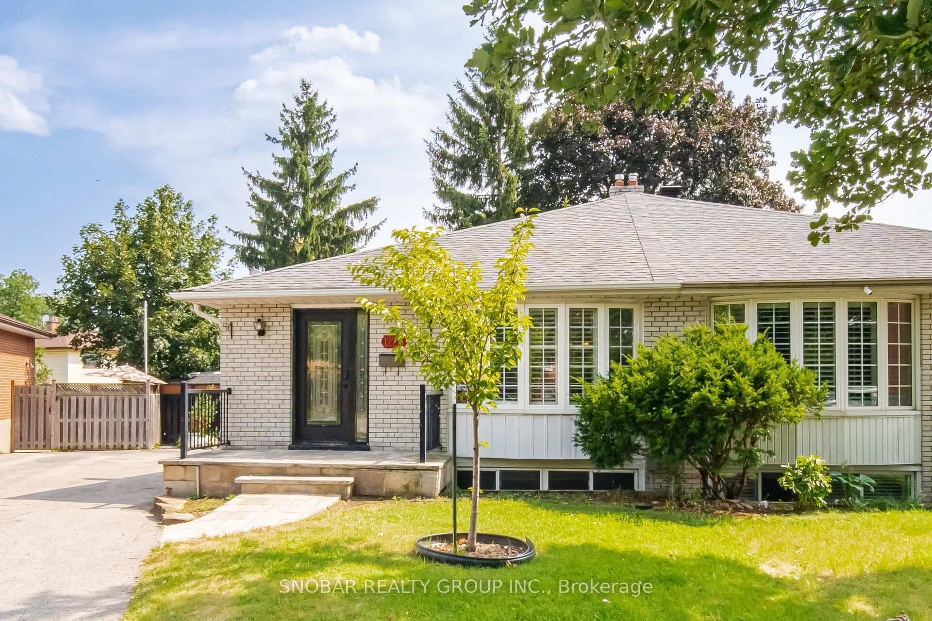 1228 Shamir Crescent photo 1
