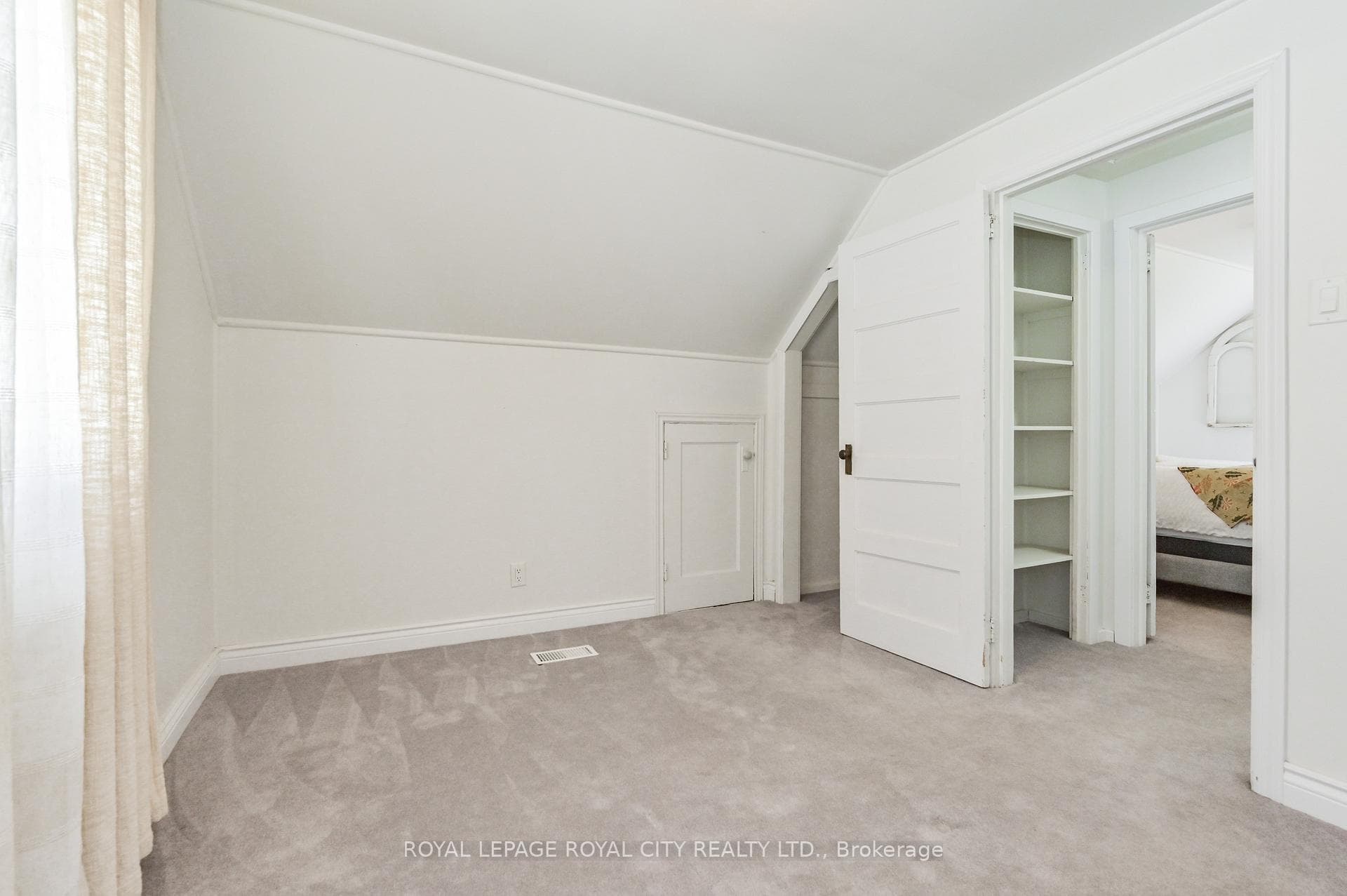 9 Churchill Crescent photo 28