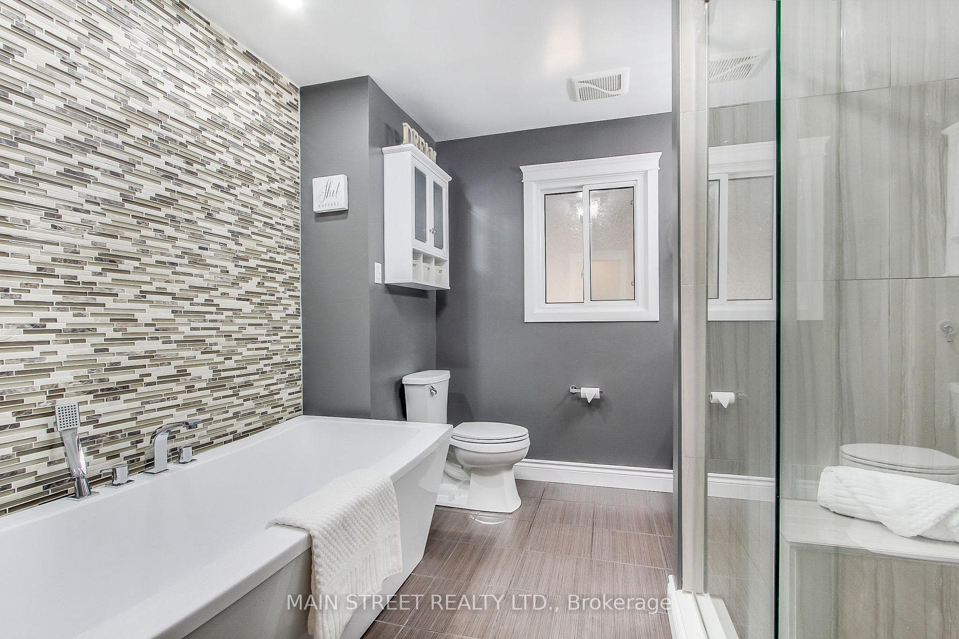 Renovated 4/Pc Washroom