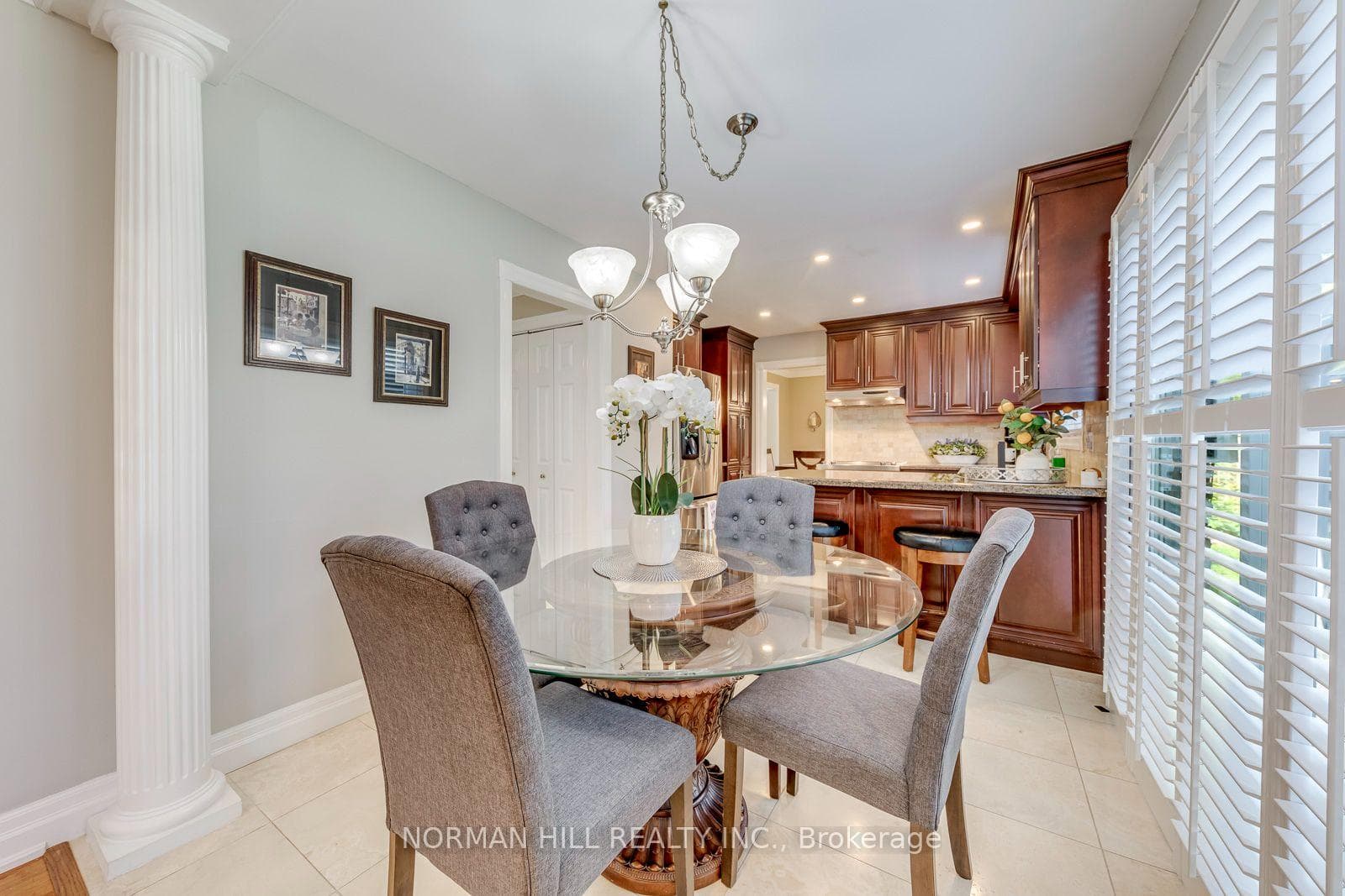 2491 Woburn Crescent photo 18
