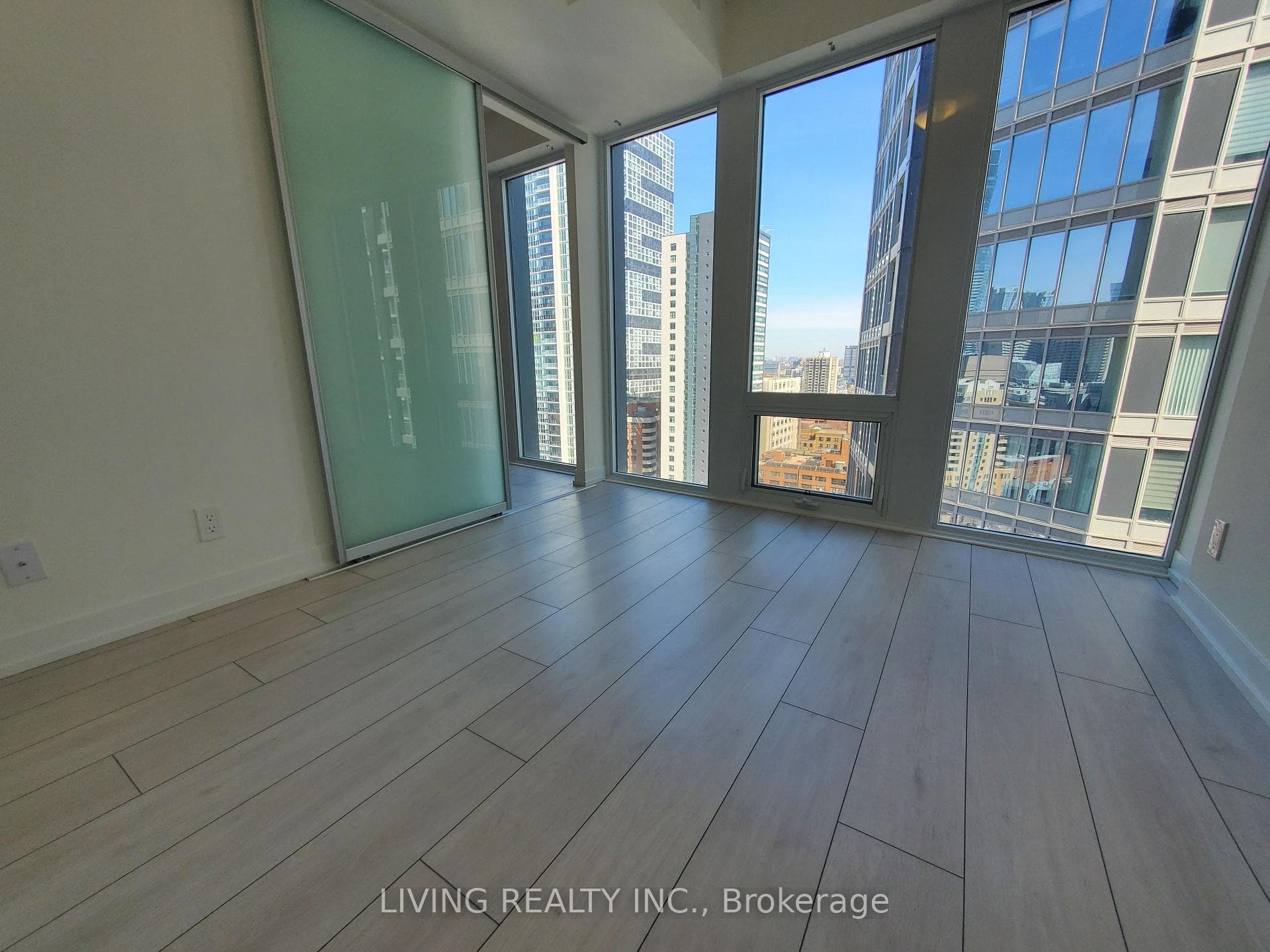 60 Shuter Street Unit 2512 photo 7