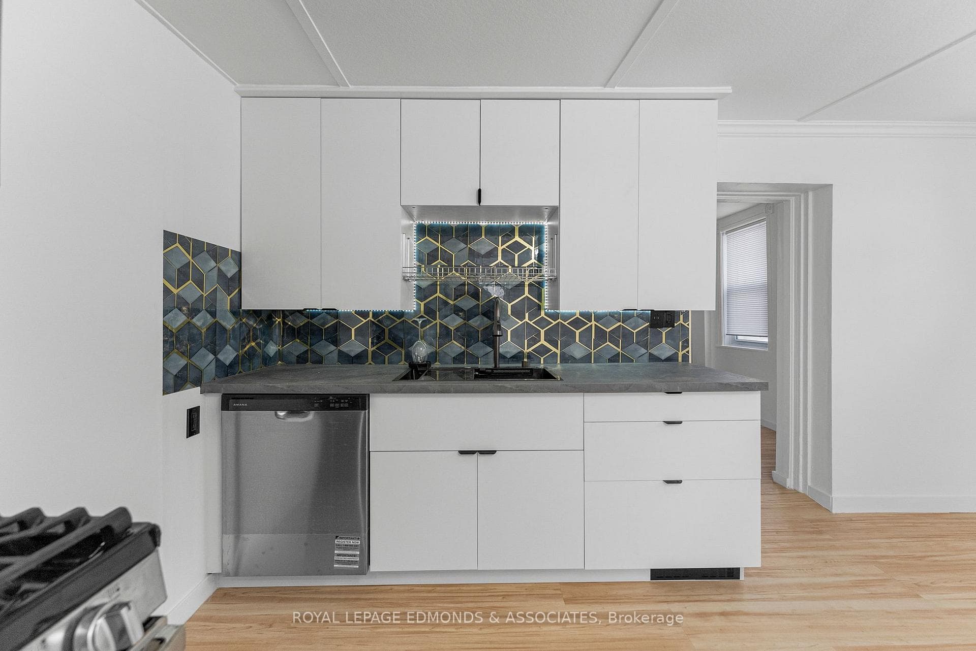 375 Christie Street photo 14