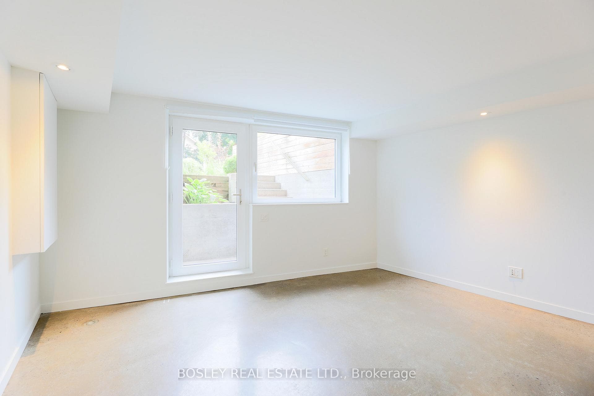 63 Dagmar Avenue Unit Lower photo 4