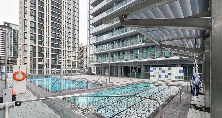 195 Redpath Avenue Unit 1607 St photo 8