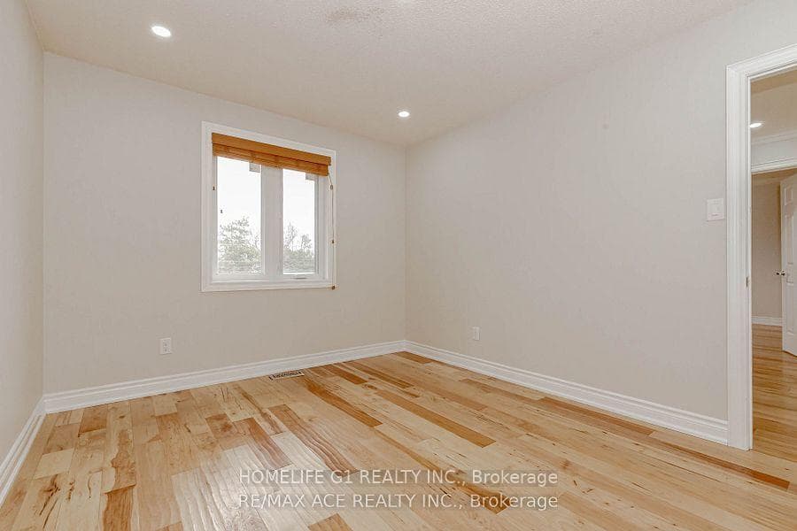 1319 Greenwood Crescent photo 10