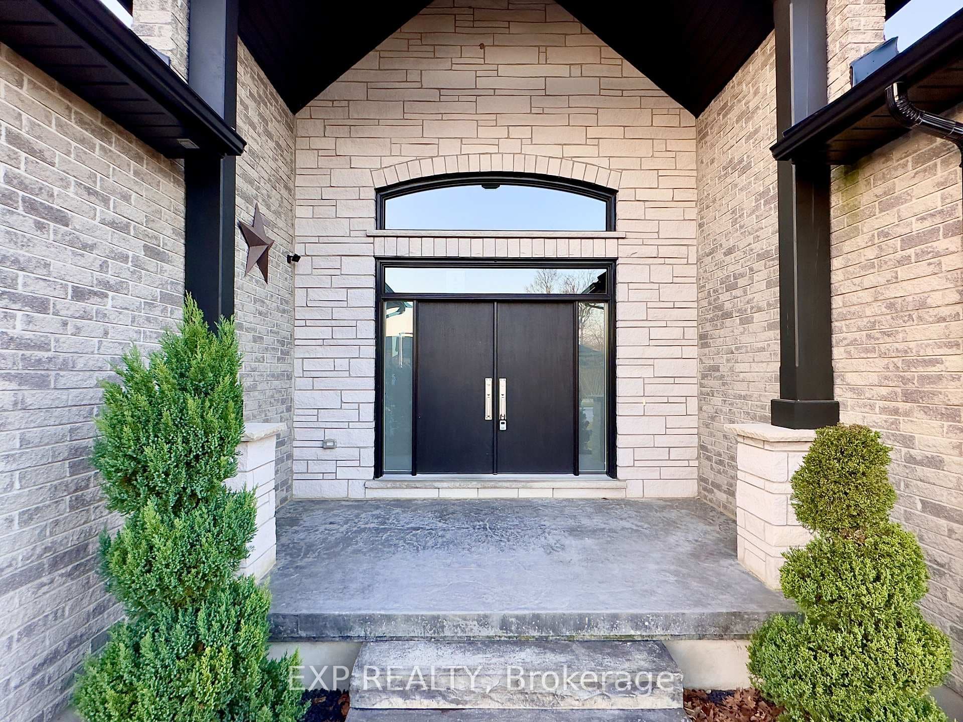 55 Ashby Crescent photo 2