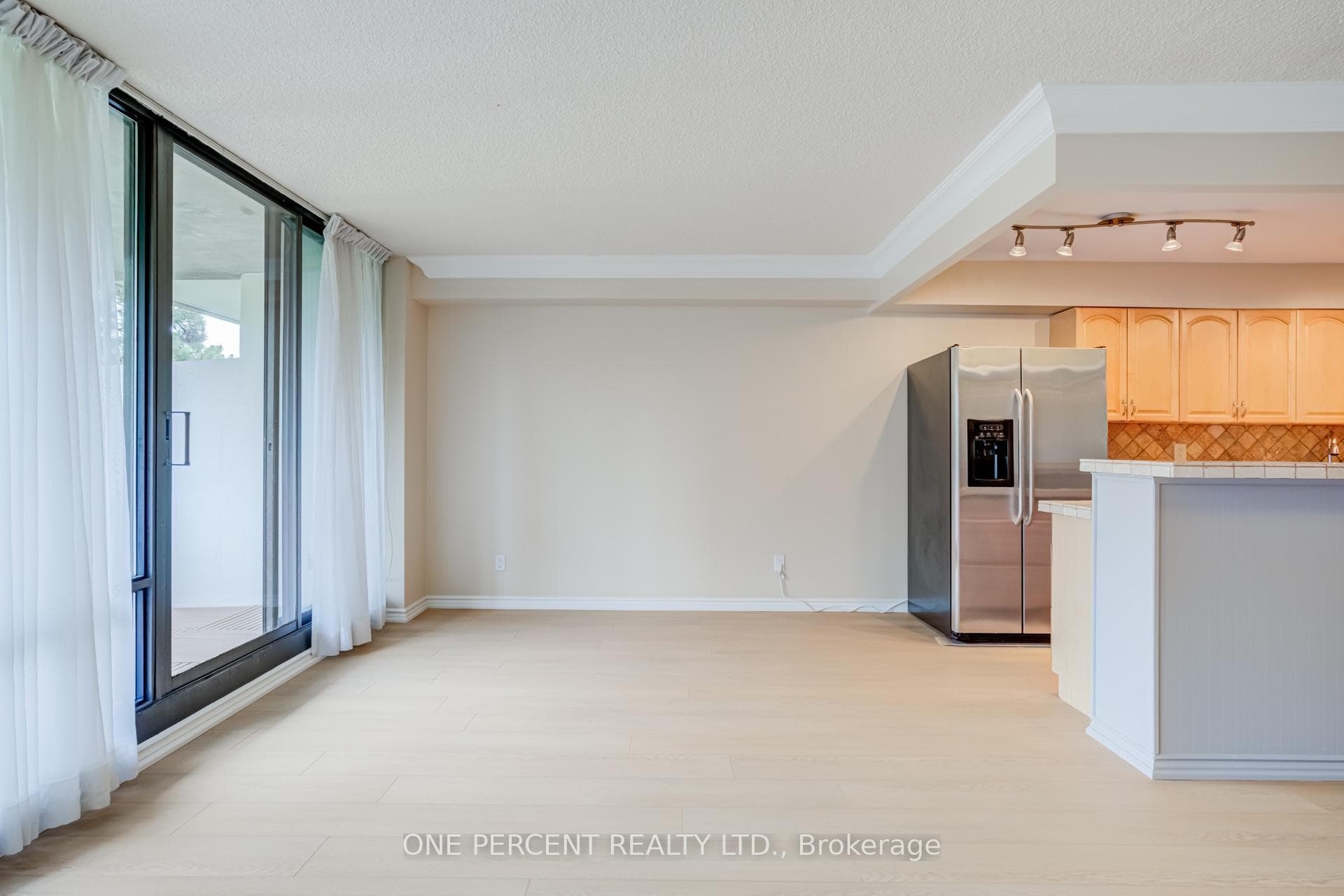 40 Baif Boulevard Unit 302 photo 17