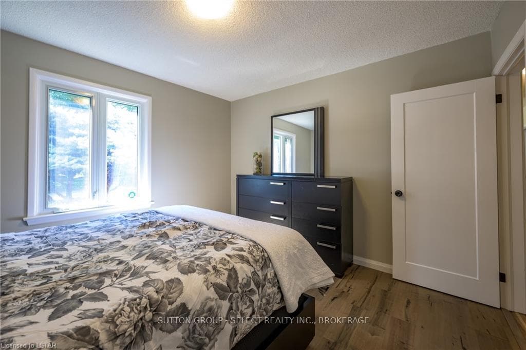 6 KIRKTON Court photo 23