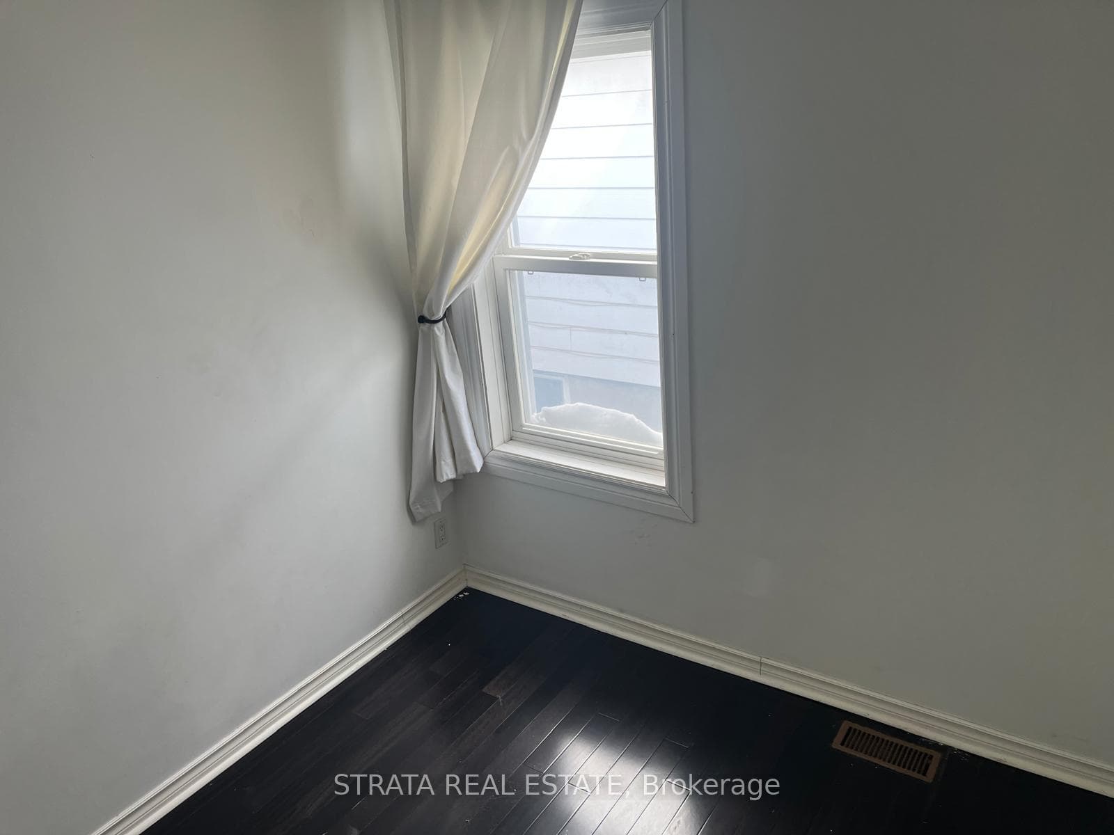220 Holborne Avenue photo 8