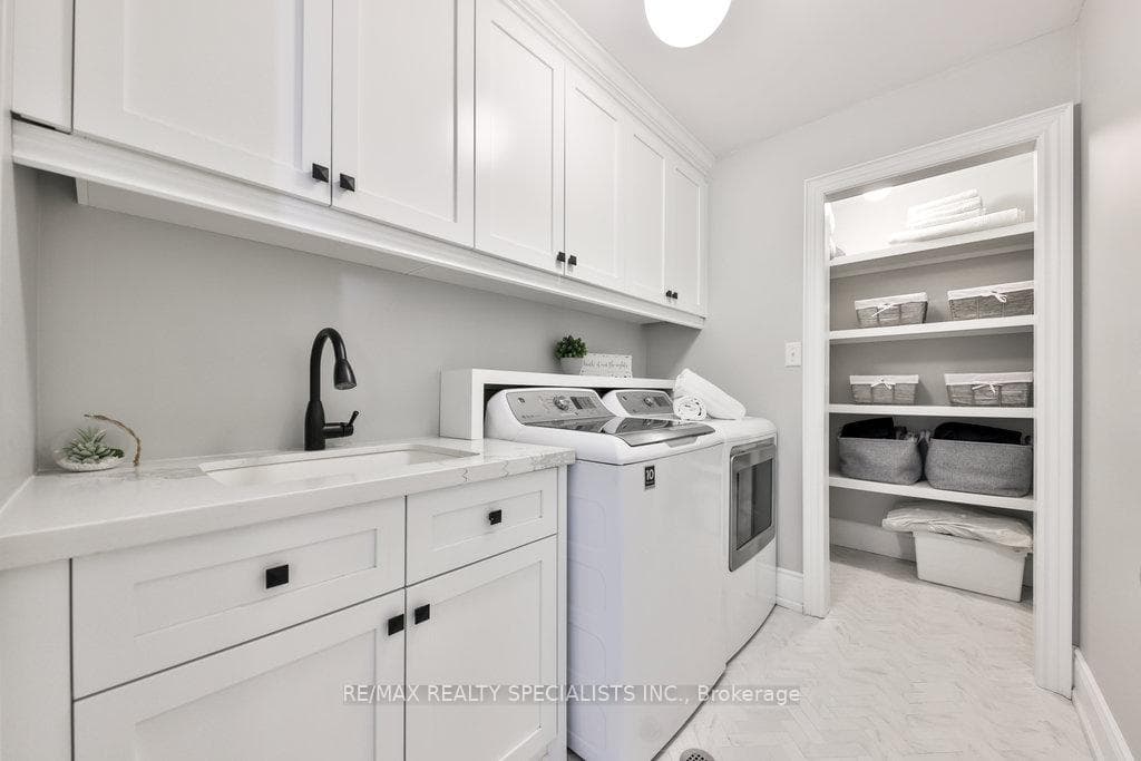 425 Jelinik Terrace photo 27