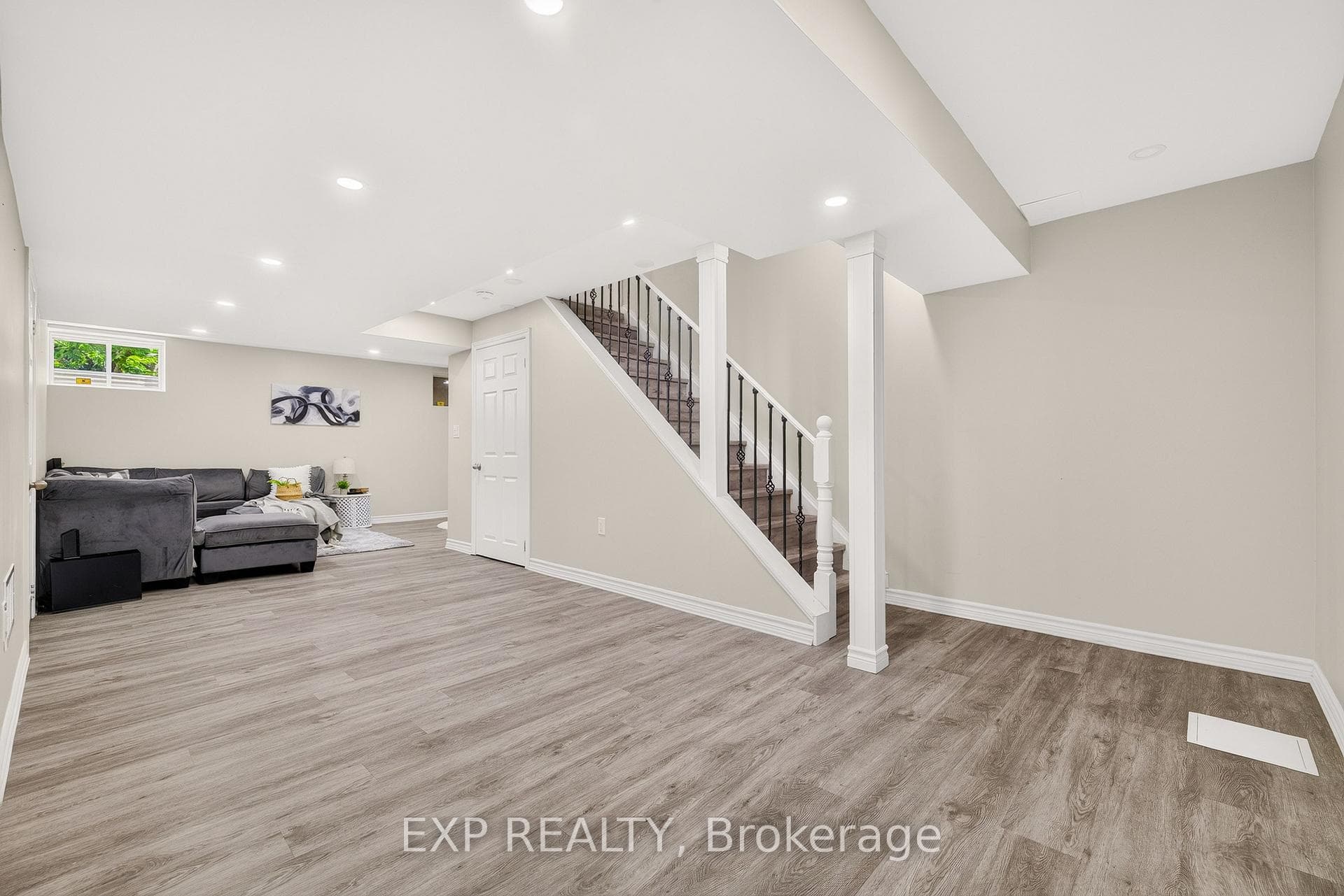 620 Munich Circle photo 32
