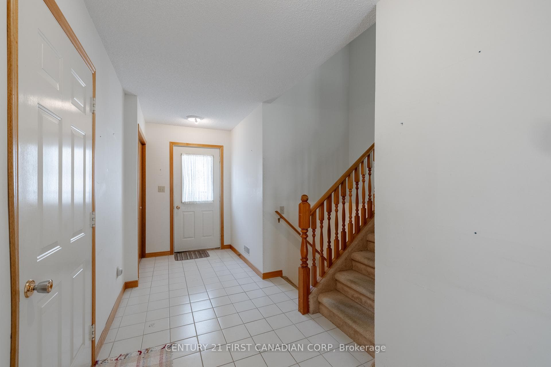 Huge Foyer with backyard access