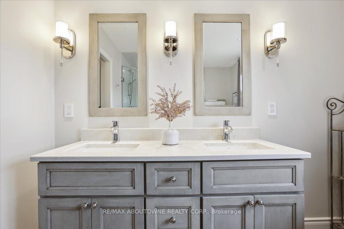 Beautiful double sink & Quartz counter