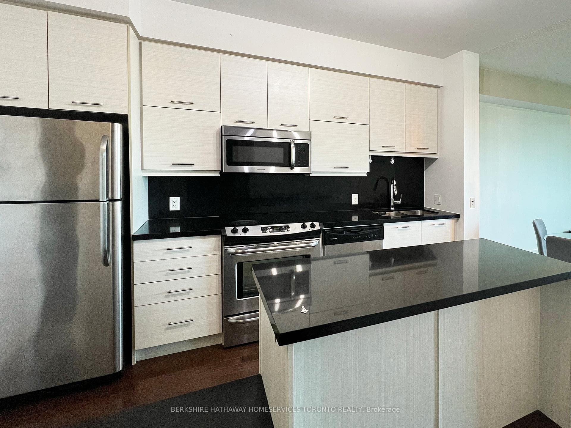 26 Norton Avenue Unit 606 photo 6