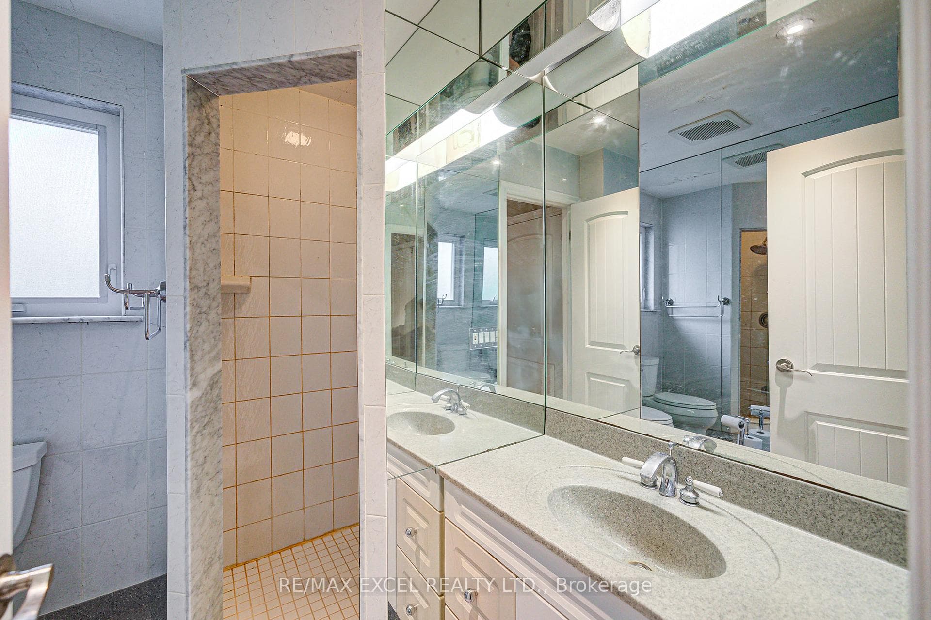 108 Babcombe Drive photo 32