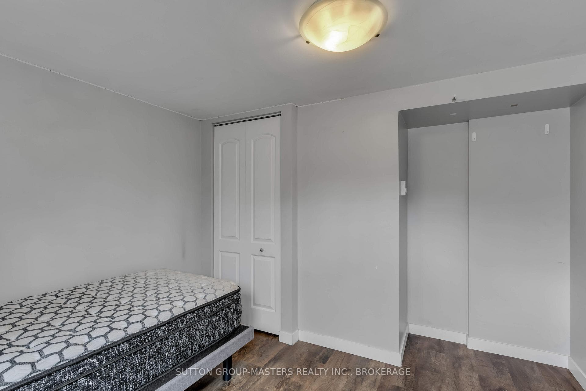 250 Yonge Street photo 32