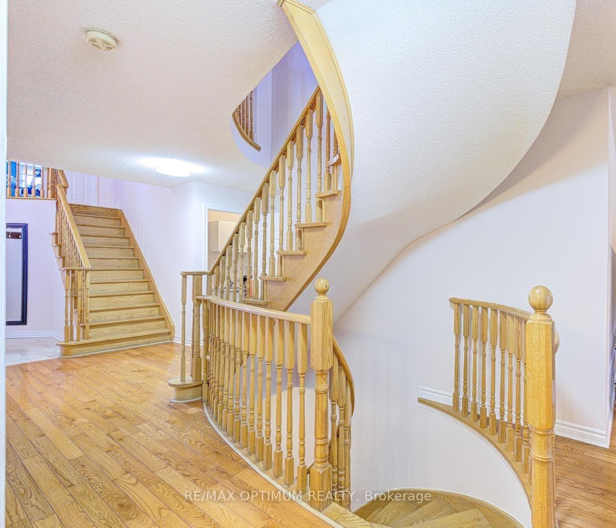 1466 Willowvale Gardens photo 5