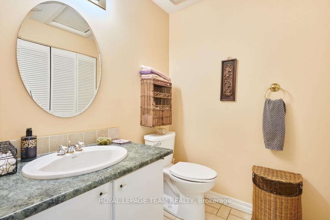 1137 Ambleside Drive photo 18