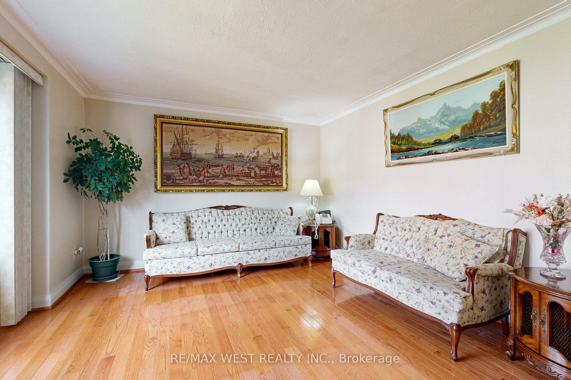 60 Parkchester Road photo 8