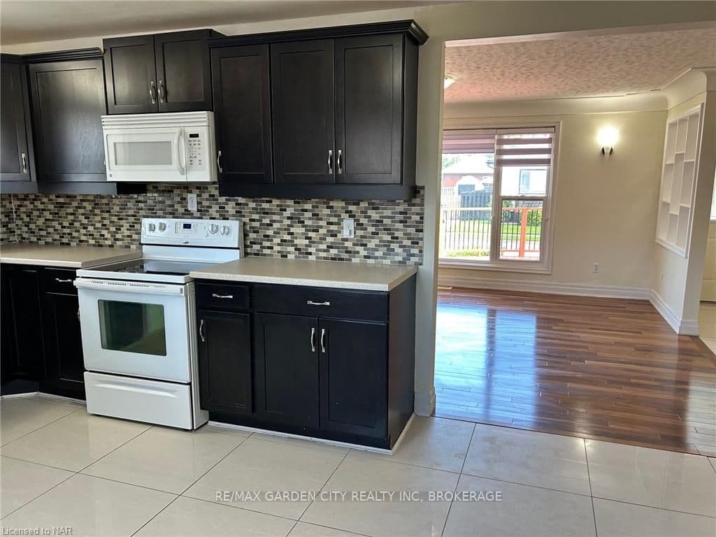 834 DAVID Street Unit UPPER photo 10