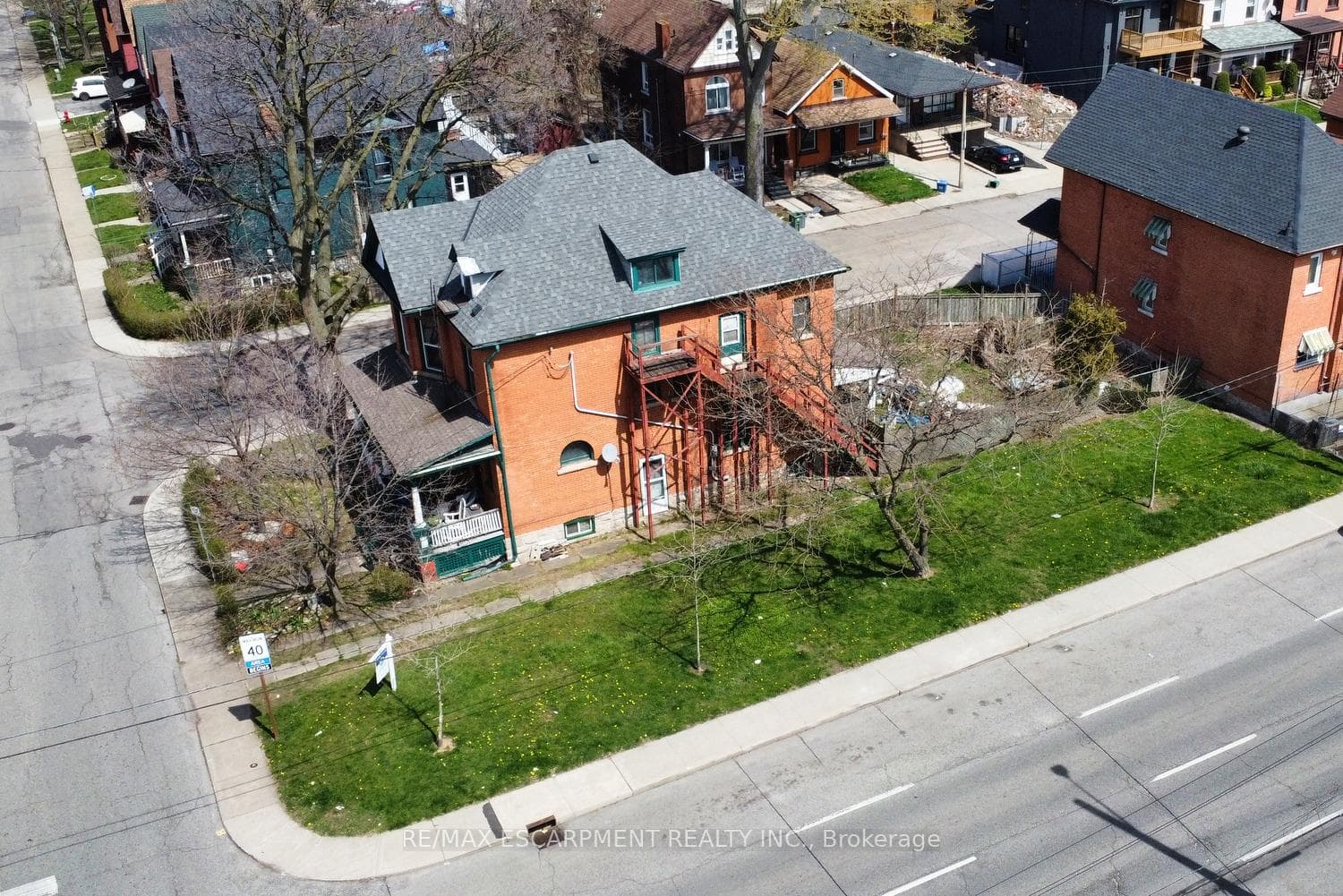 68 Ashley Street photo 4