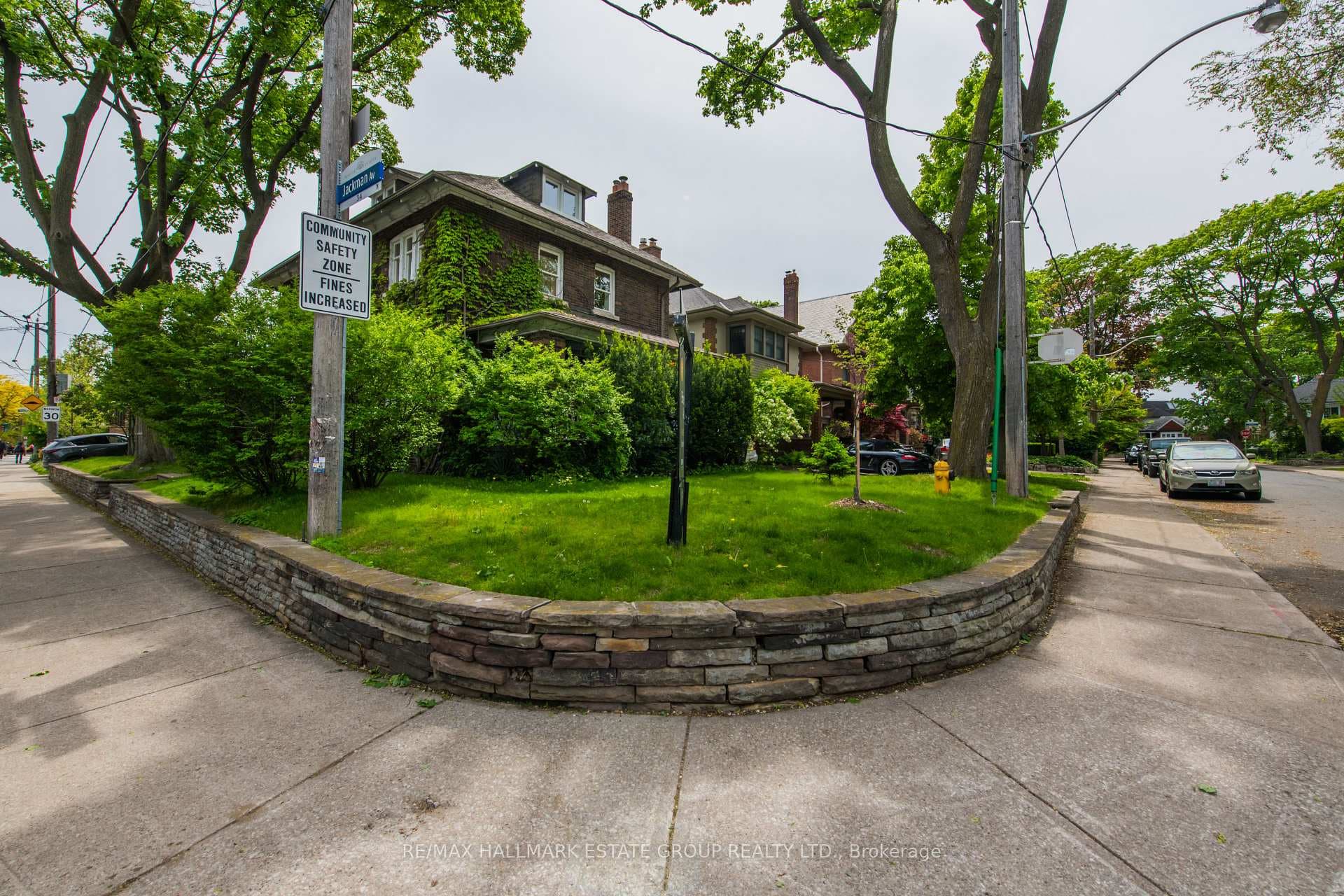 53 Playter Crescent photo 42