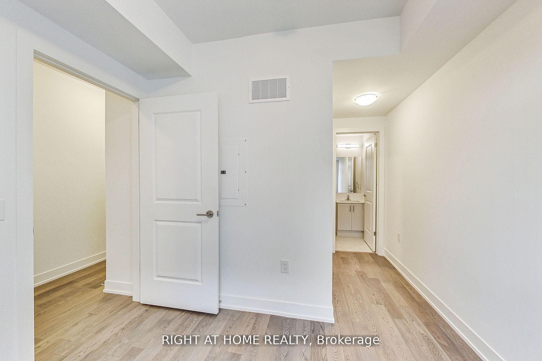 1095 Douglas Mccurdy Drive Unit 156 photo 11