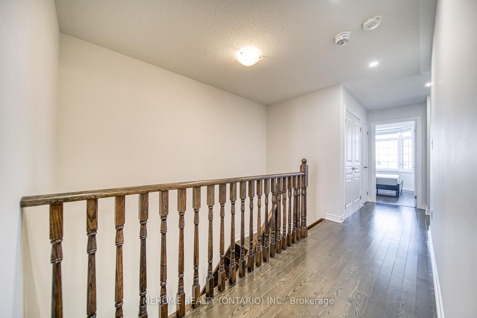114 Chayna Crescent photo 17