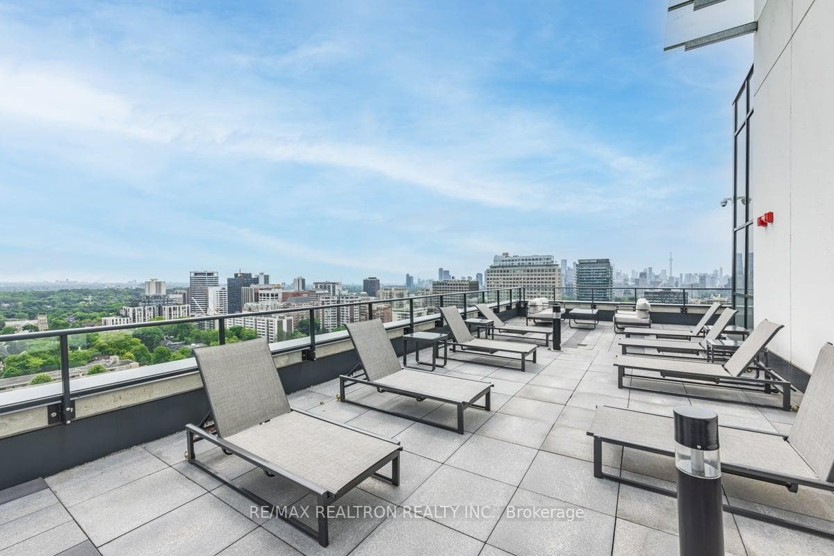 Rooftop with loungers and BBQs