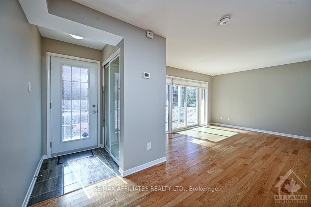 3275 ST JOSEPH Boulevard Unit 211 photo 4