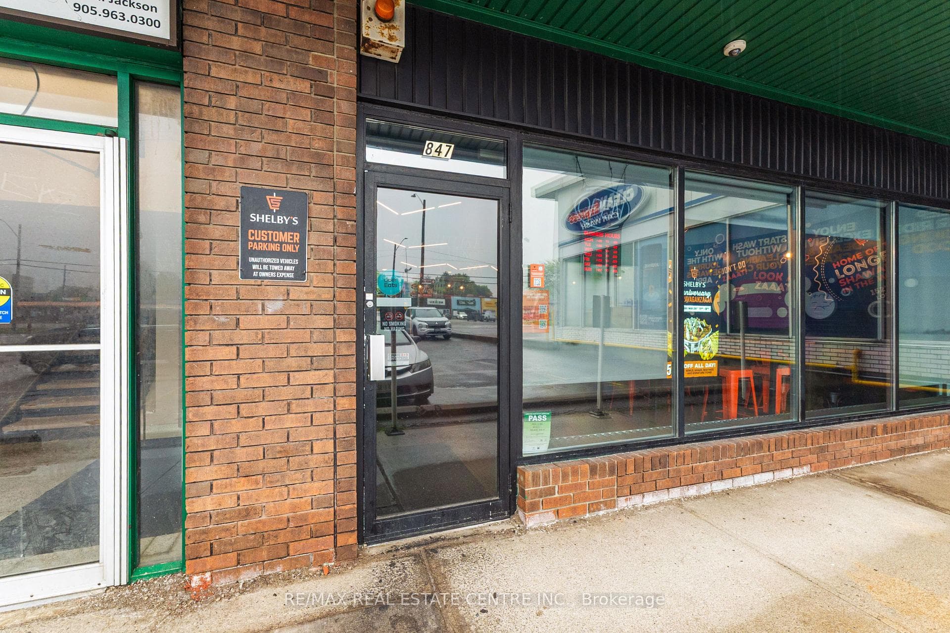847 Upper James Street photo 5