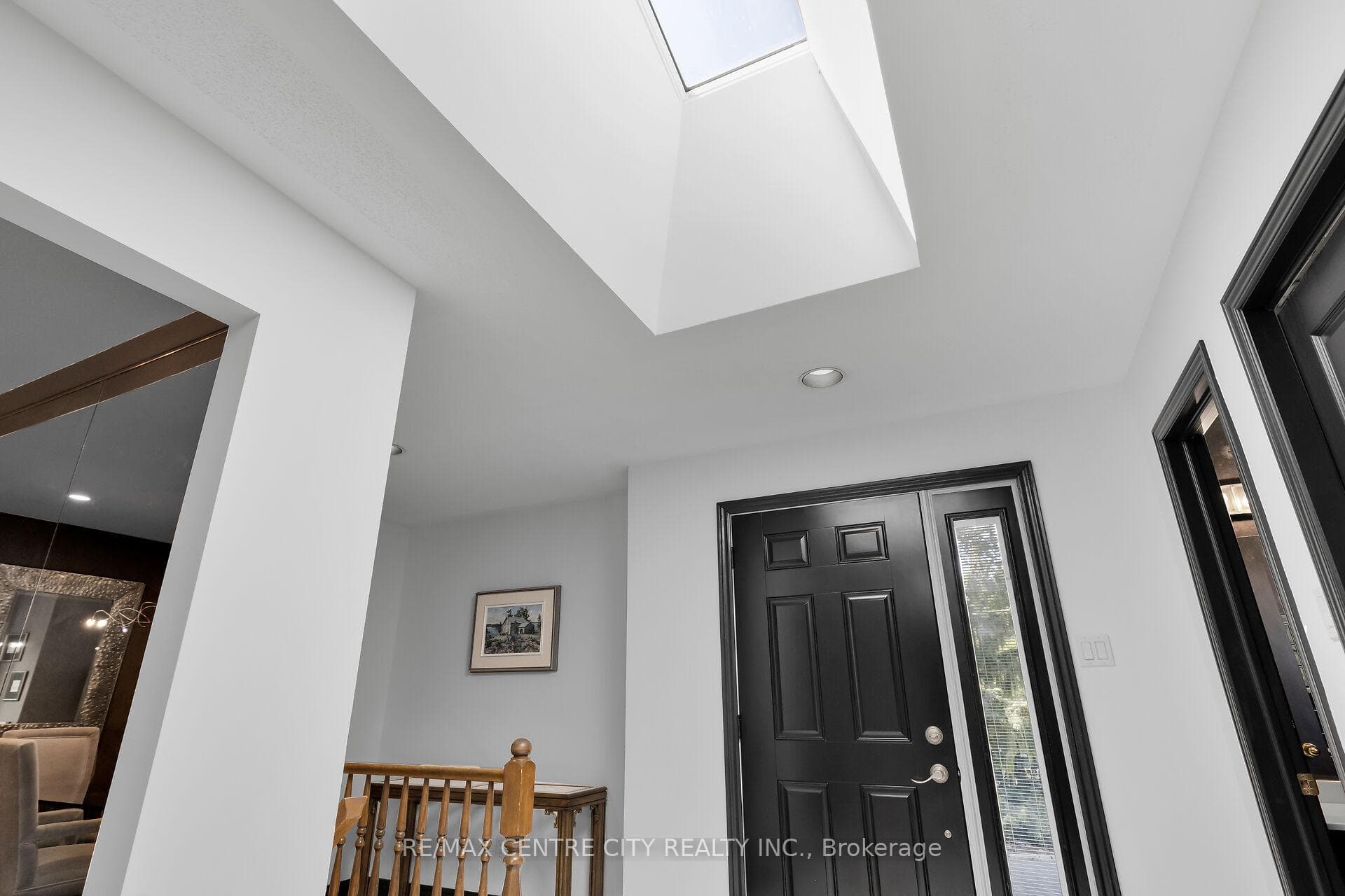 439 Grosvenor Street photo 7