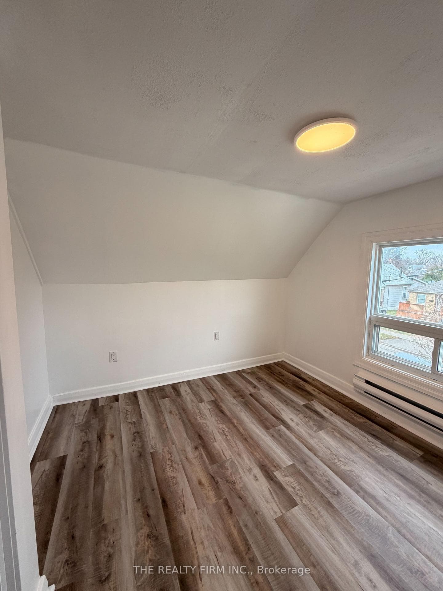 25 Glenwood Avenue Unit Upper photo 2
