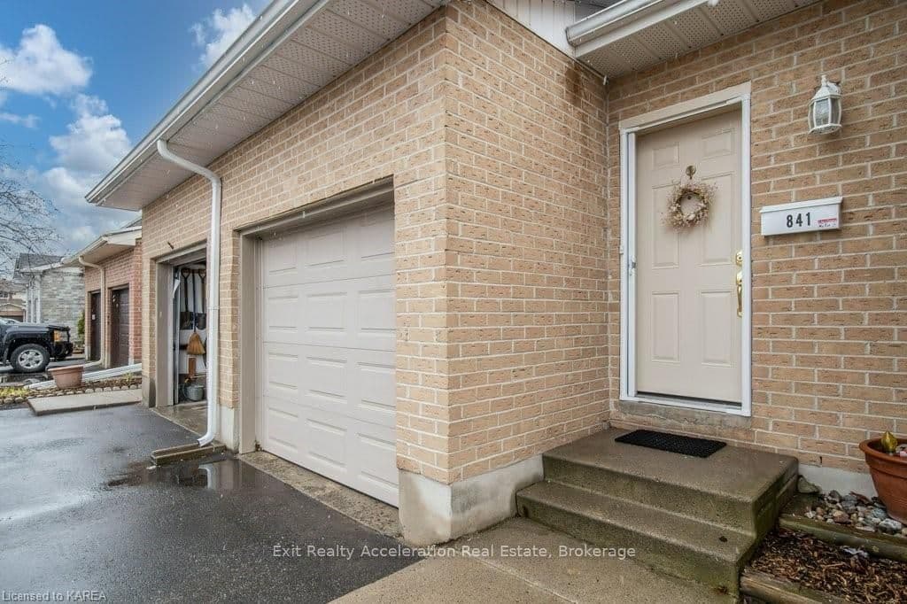 841 DATZELL Lane photo 4
