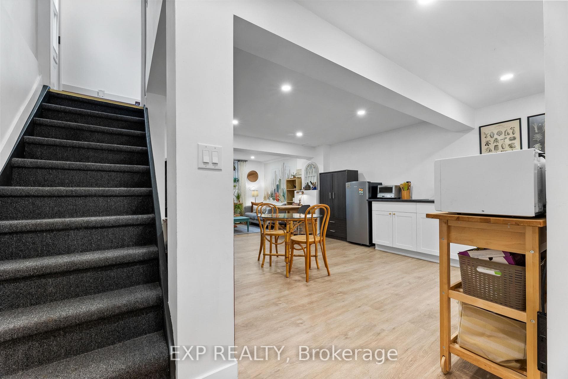 423 Kenny Court photo 32