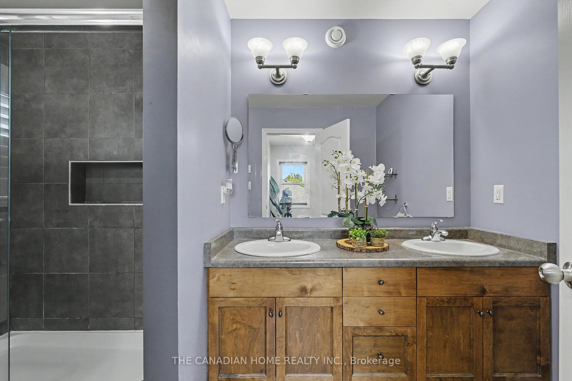 219 PICTON Street photo 23