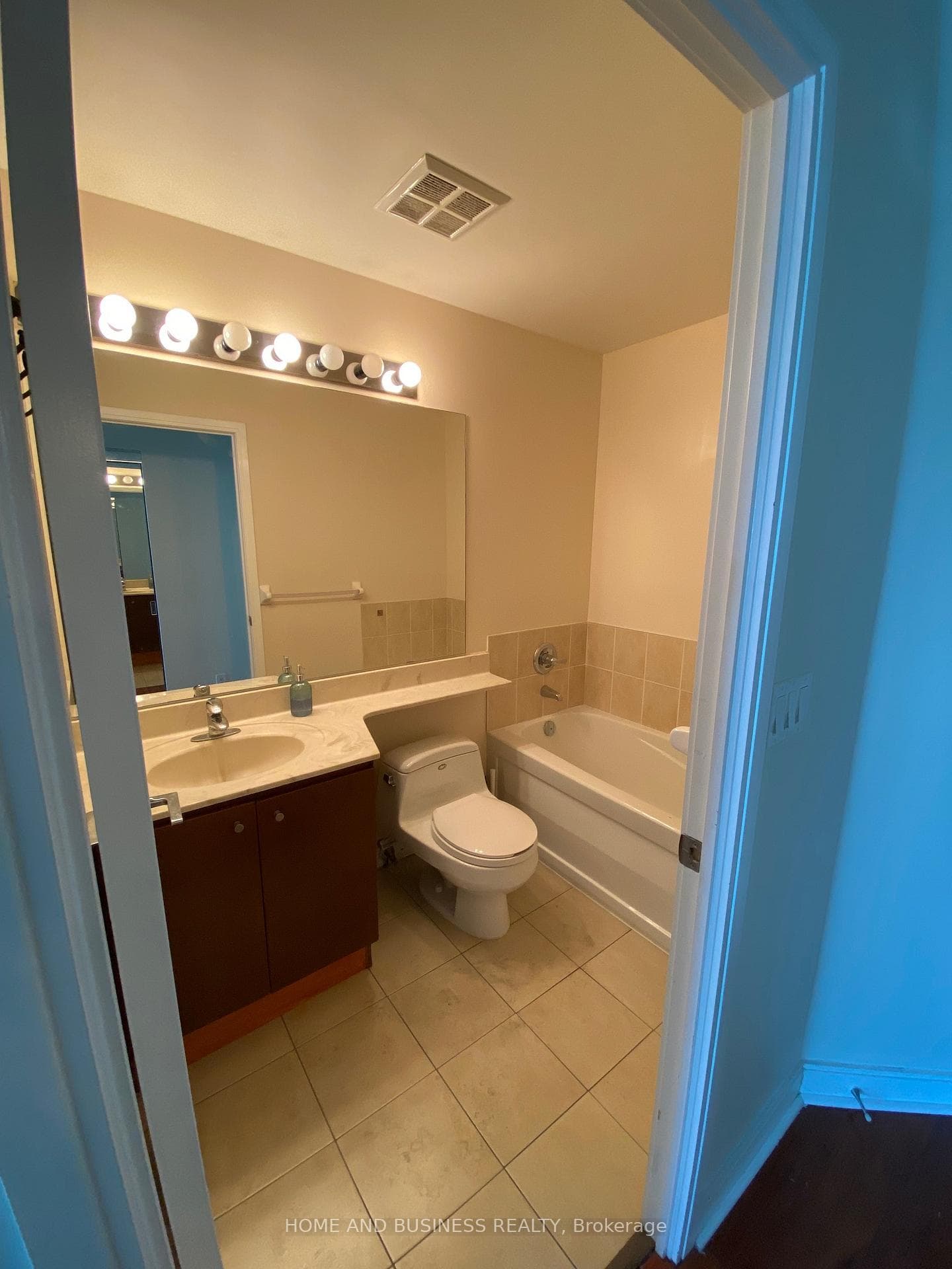 70 Absolute Avenue Unit 2505 photo 9
