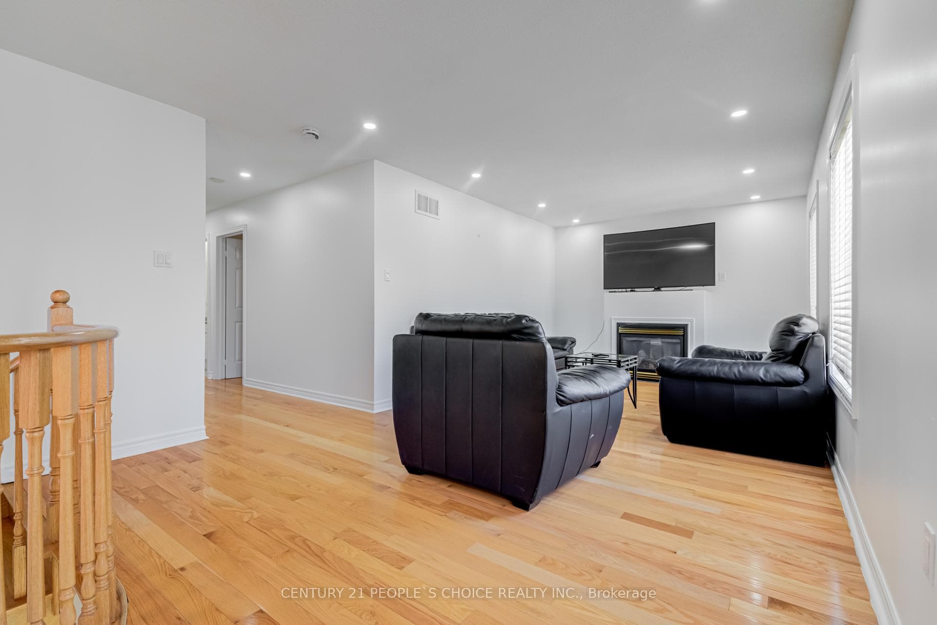 10 Nathaniel Crescent photo 22