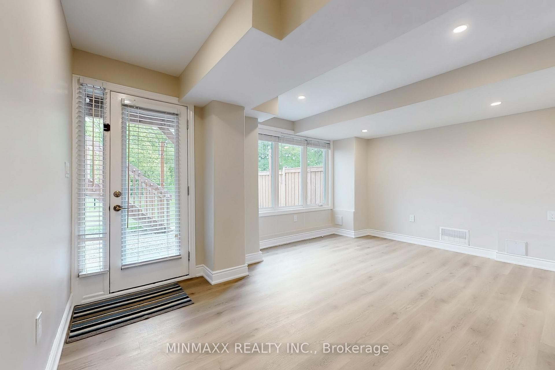 465 Thornborrow (2-Bed Walkout Bsmt Apt) Court photo 5