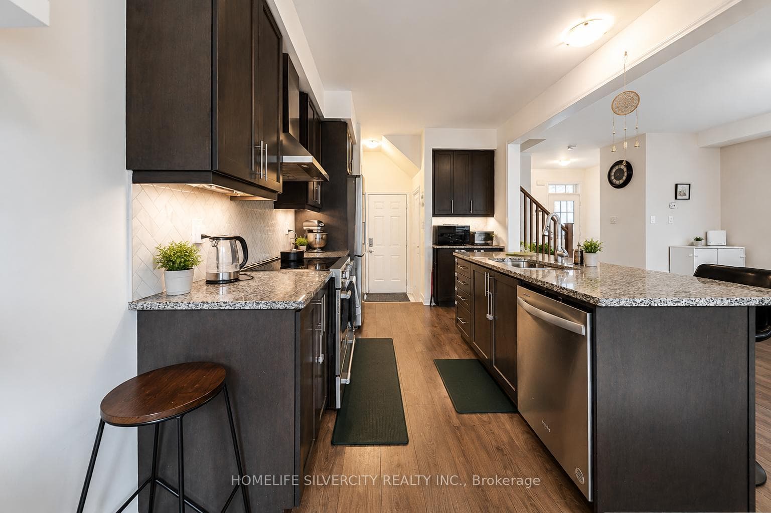 124 Benhurst Crescent photo 11