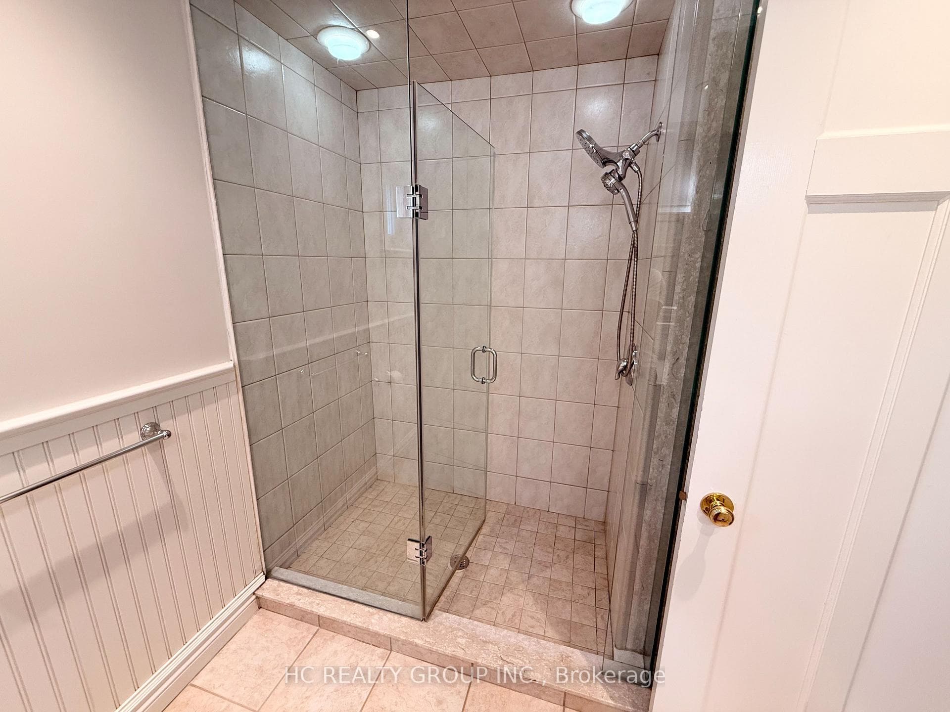 398 Maple Avenue photo 25