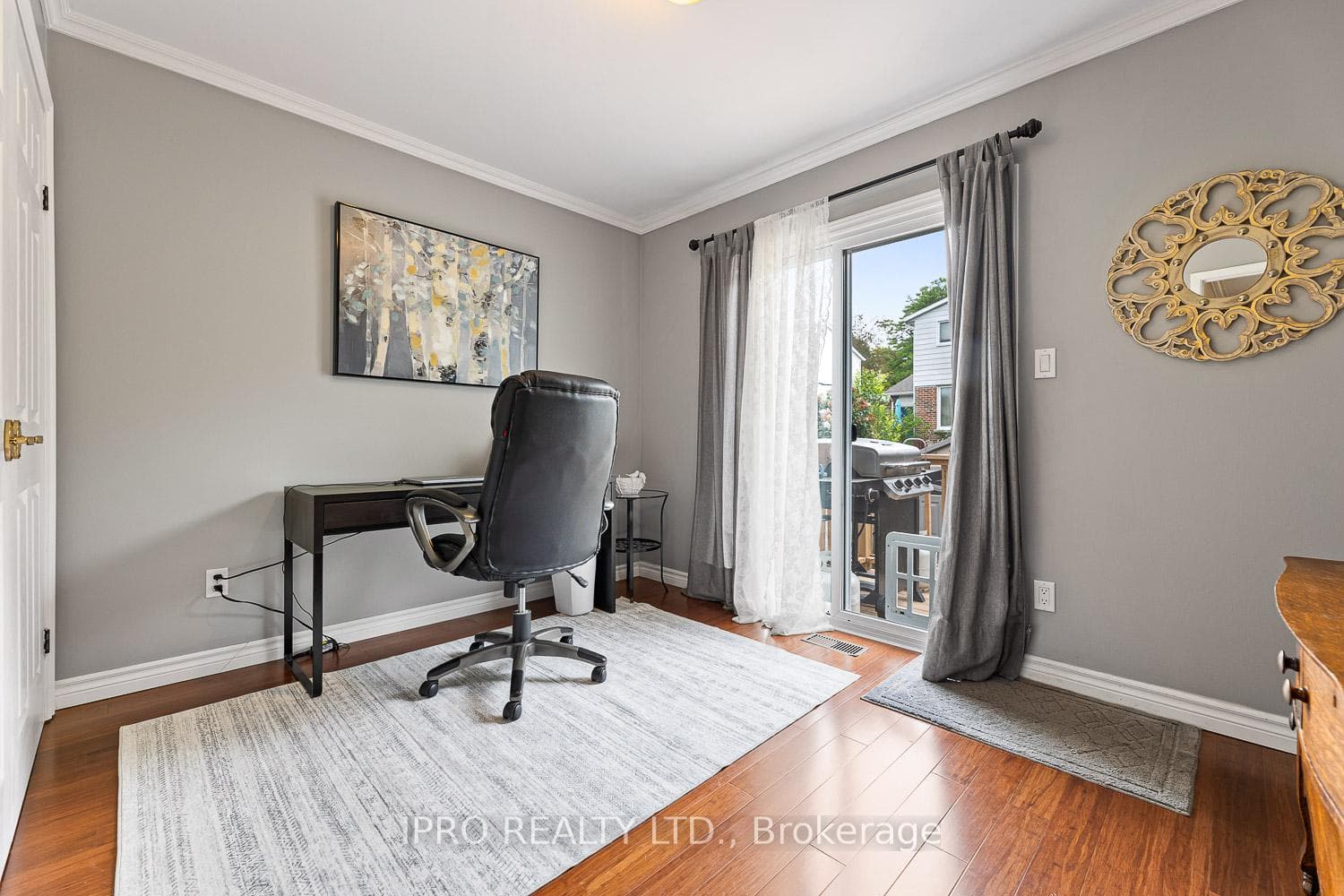 216 Thoms Crescent photo 22