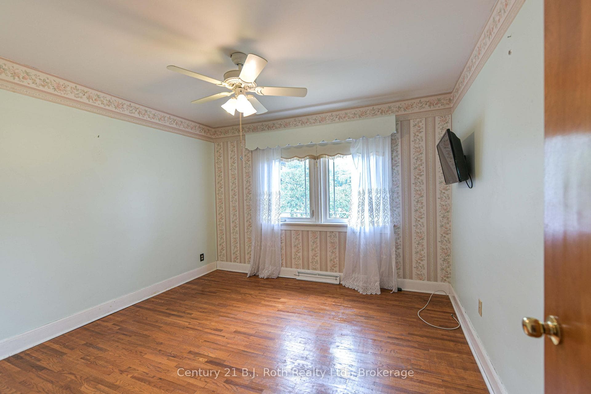 375 Parkhurst Crescent photo 24