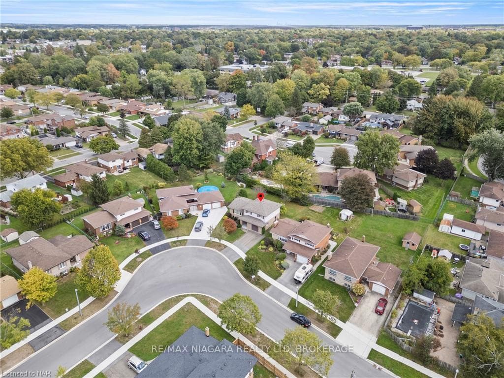 16 MAUREEN Avenue photo 32